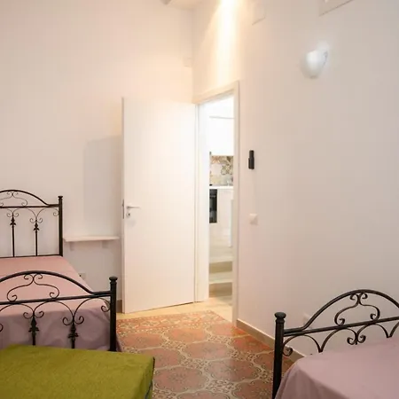 La Maison De La Vakantiehuis Cefalù